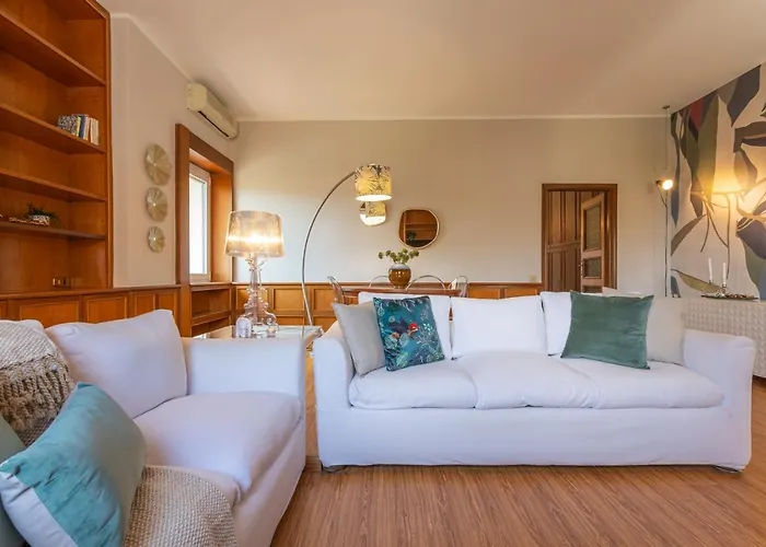 Minerva - Elegant New Classic Close To Vatican