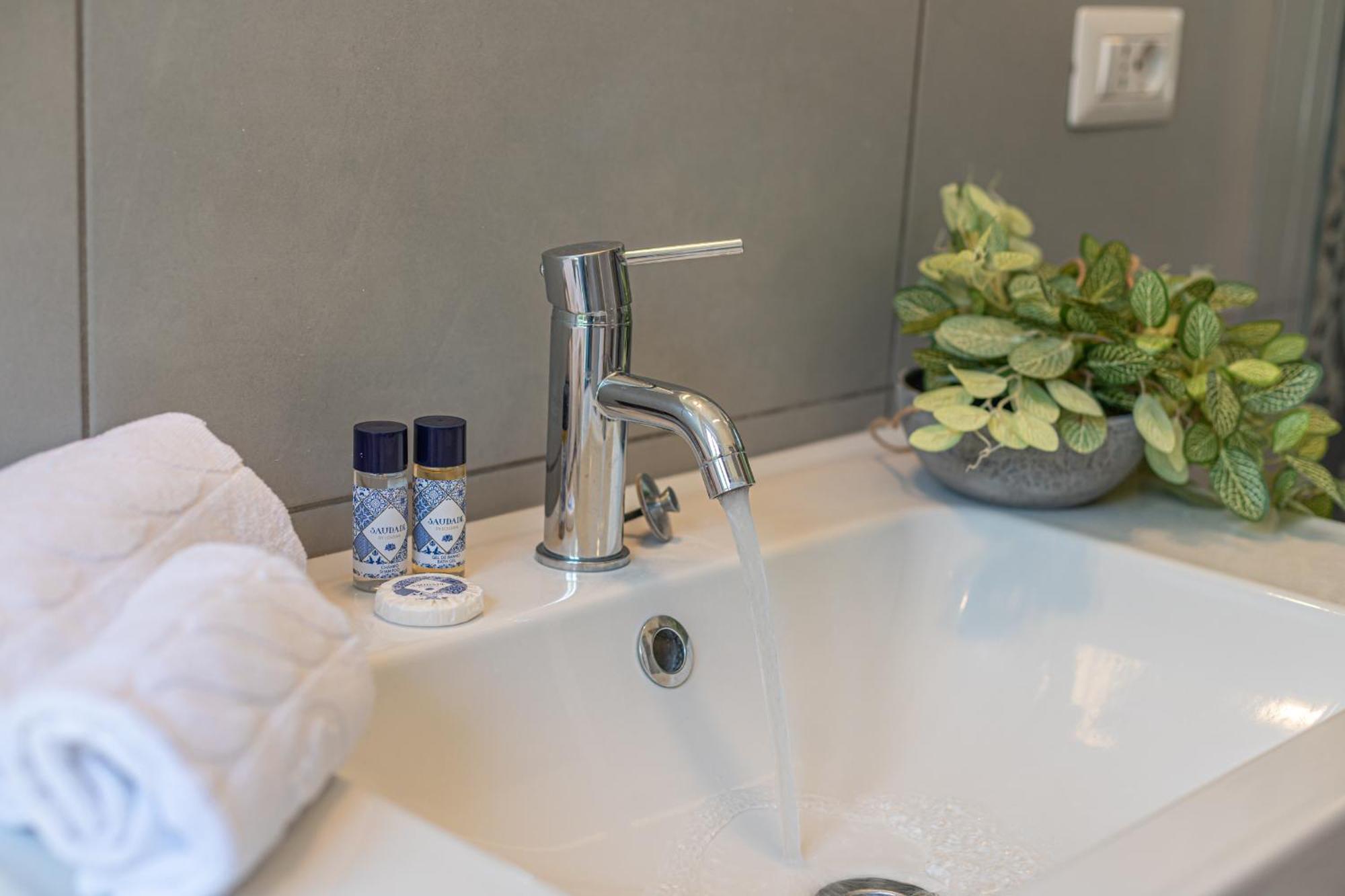 Minerva - Elegant New Classic Close To Vatican Apartment