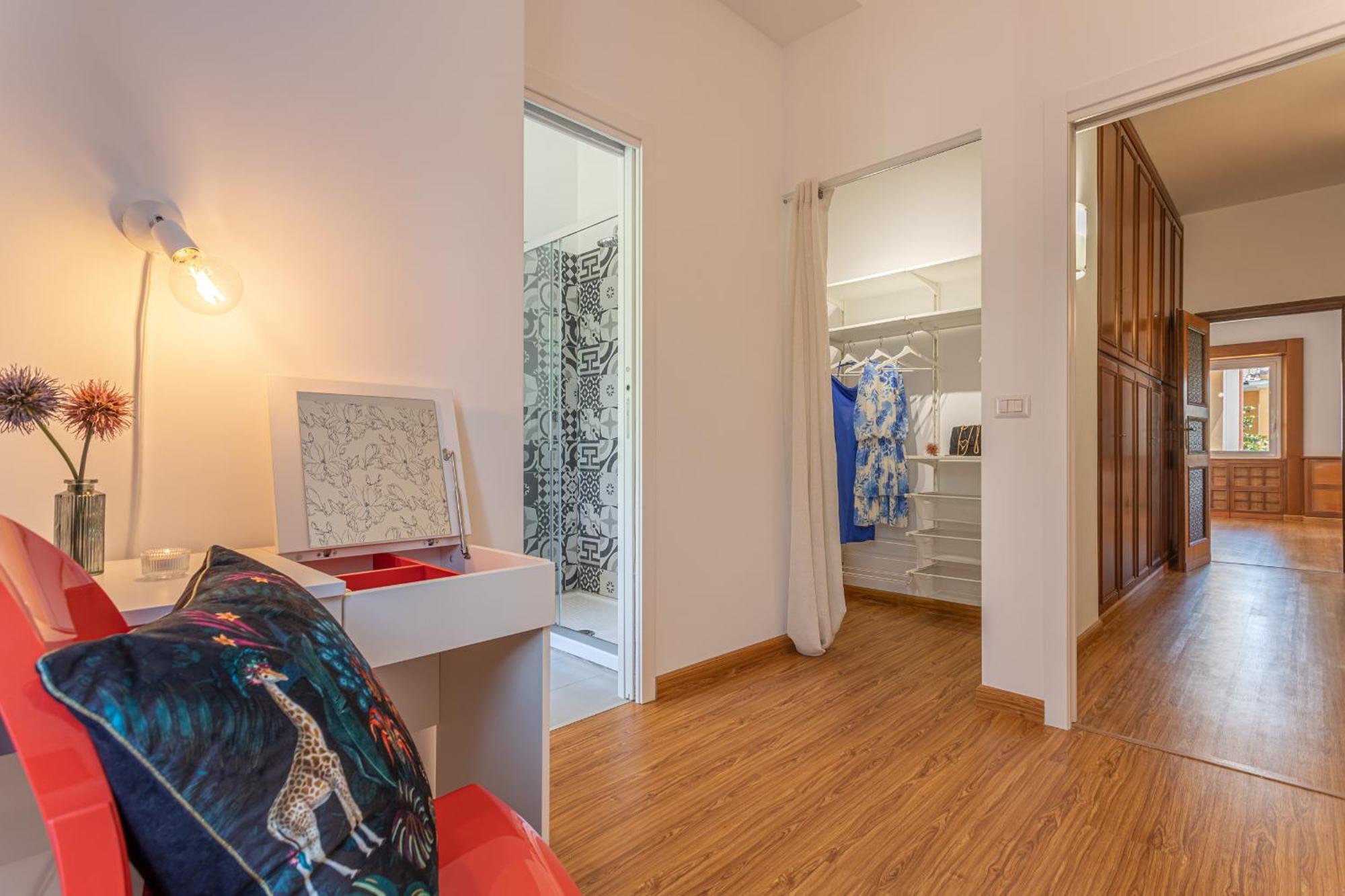 Minerva - Elegant New Classic Close To Vatican Apartment